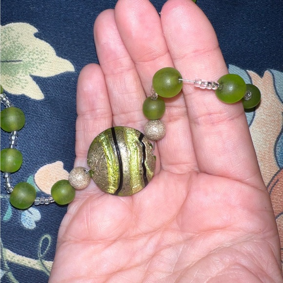 Green beaded necklace - Picture 2 of 2
